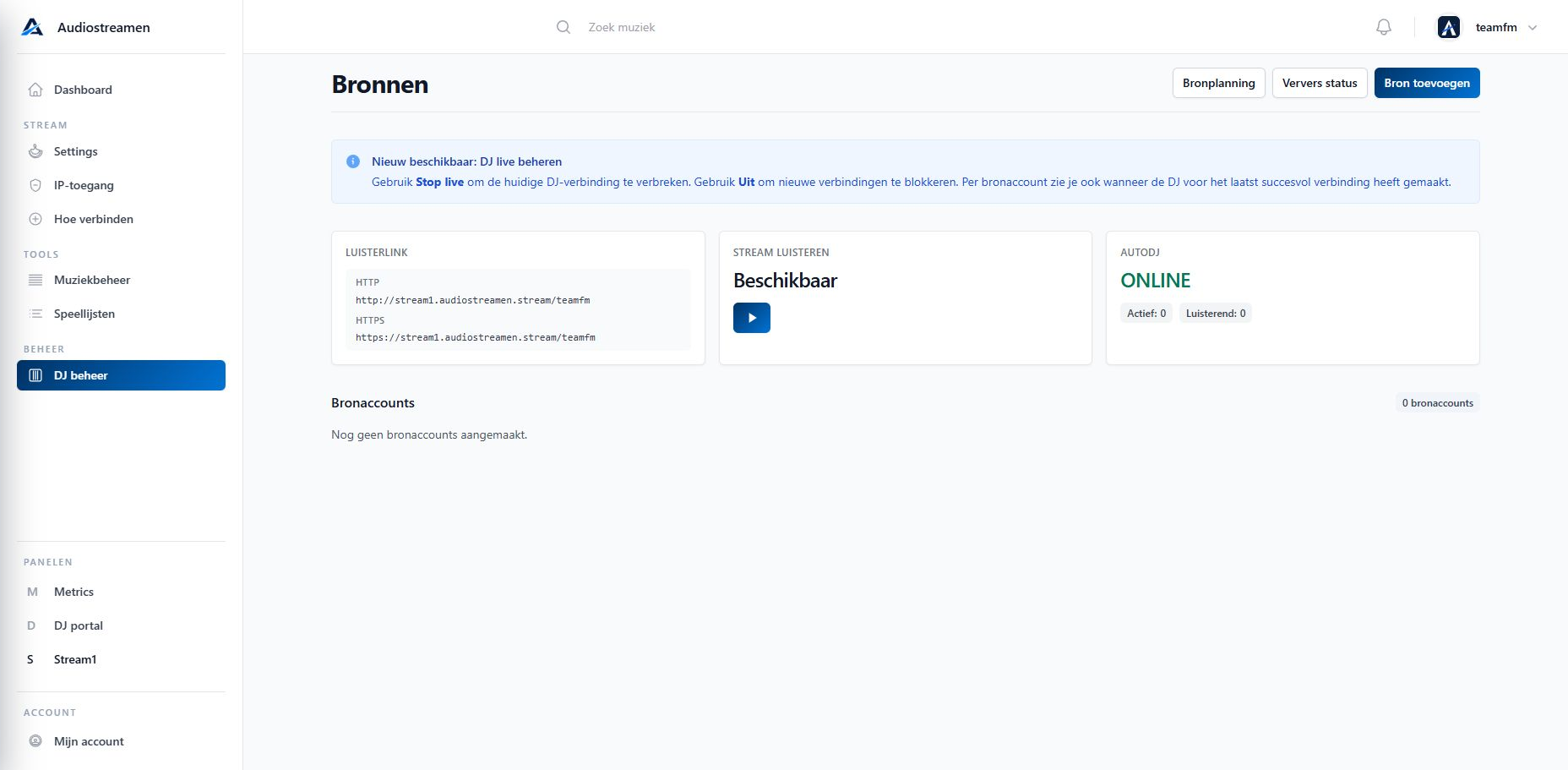 DJ-beheer met luisterlinks, streamstatus, AutoDJ en bronaccounts